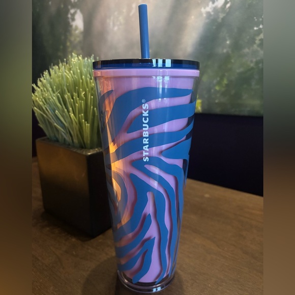 ✨NEW✨ 2021 Zebra Starbucks Cup - Picture 1 of 4